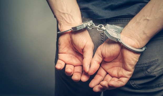Politie houdt man (29) aan in gestolen auto op Gildeweg
