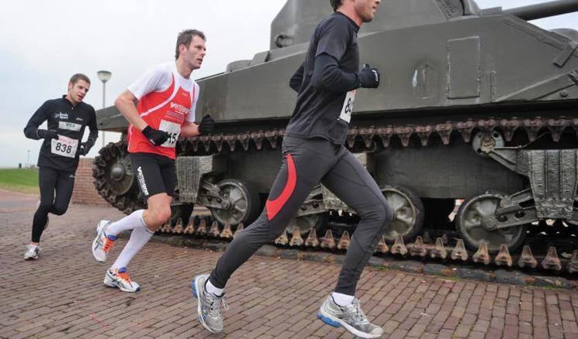 Stijn van Kervinck wil tank op dijk Westkapelle behouden