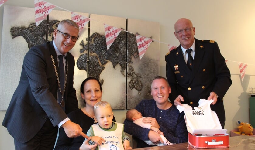 Hoog bezoek voor de kleine Esmee als voorbeeld voor alle andere kinderen en (brand)veiligheid