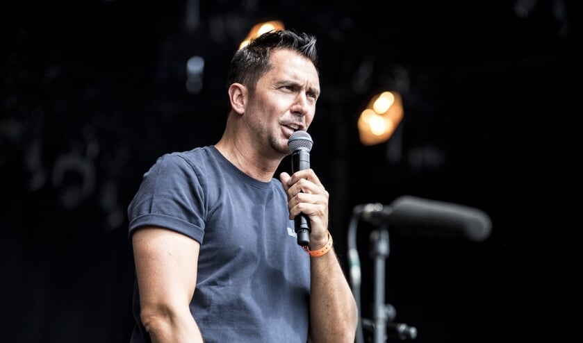 <p>Presentator Guiudo Weijers tijdens Breda Live 2018.</p>