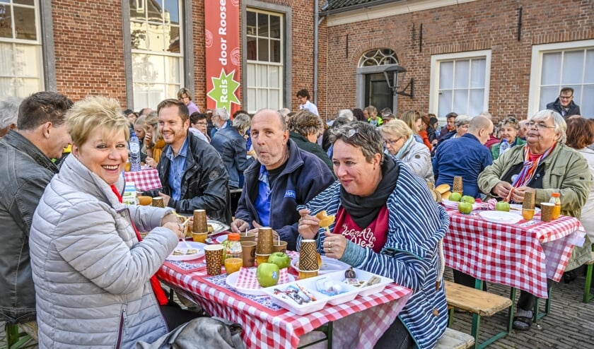 De laatste dag van de feestweek werd ingeluid met een stadsbrunch.