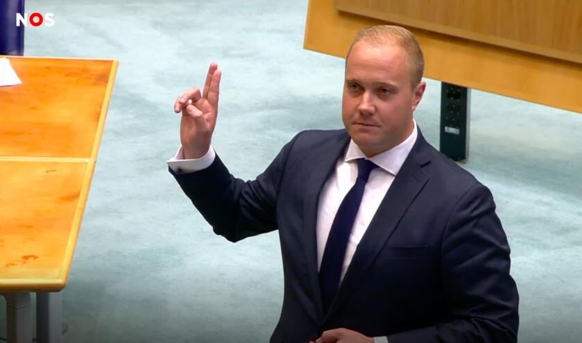 <p>Thierry Aartsen bij de beëdiging in de Tweede Kamer.</p>