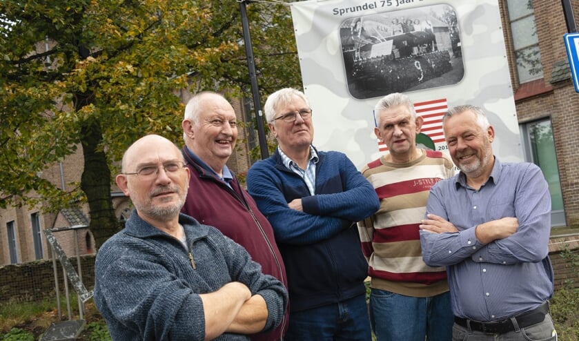 V.l.n.r. Ad Meijer, Wim van Oorschot, Wim Vergouwen, Jan Boeren, en Jac van Trijp. Nicojan Lazeroms en Adrie van Ginneken ontbreken op de foto.