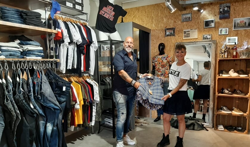 Norbert en Diana Martens in hun modezaak Reload Fashion.