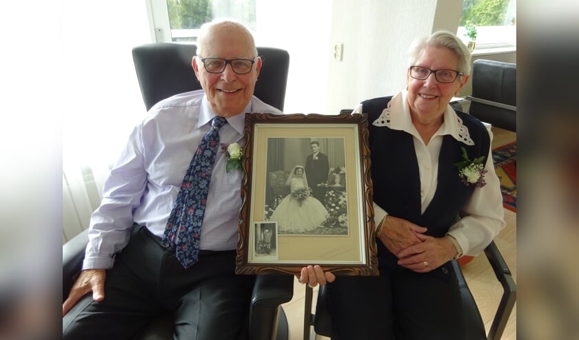 Het Souburgse paar Arnold en Cecile Mollet met hun trouwfoto.