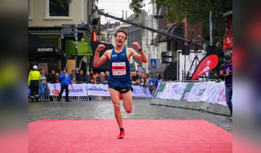 Ondanks de regen hebben duizenden hardlopers hun best gedaan.
