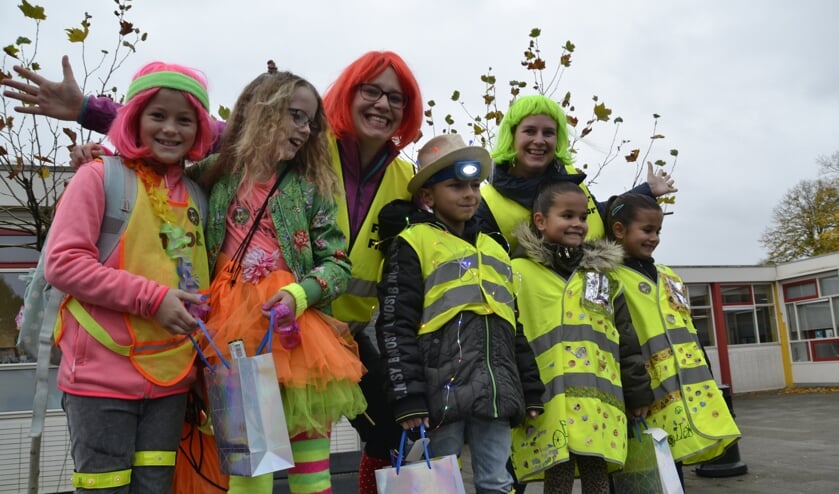 Vijf kinderen vielen in de prijzen vanwege hun felgekleurde outfit