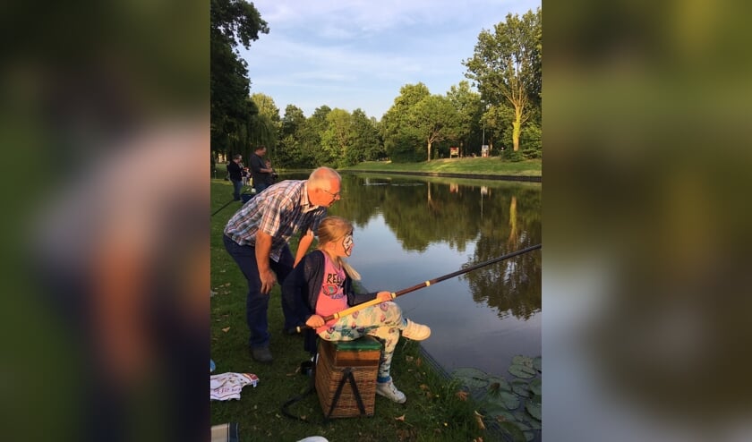 Vanaf nu kan er op meer plekken in Halderberge legaal gevist worden. ARCHIEFFOTO