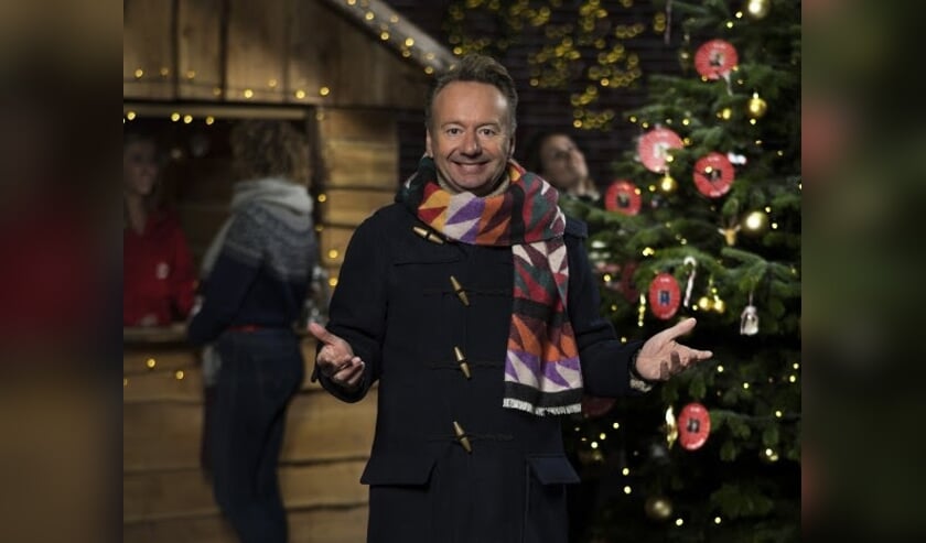 Joris Linssen strijkt met zijn tv-programma Joris' Kerstboom neer op het Abdijplein in Middelburg.