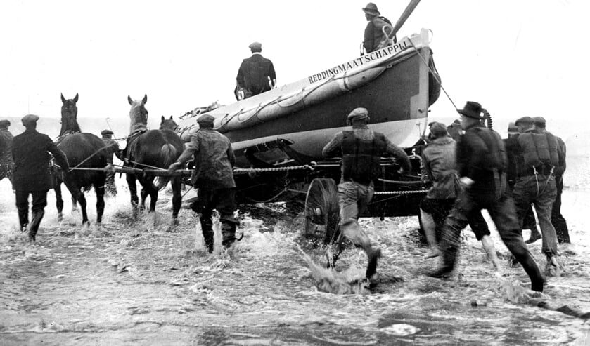 Een foto uit de rijke historie van de KNRM.