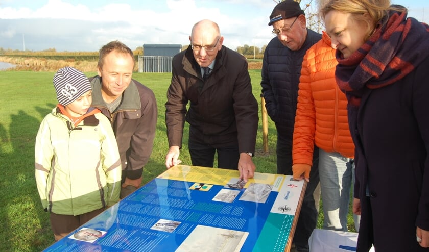 De plaquette toont in woord en beeld informatie over de geschiedenis van Bath en omgeving.