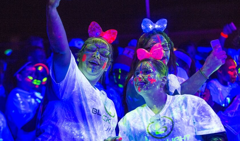 Meiden vanaf tien jaar kunnen zich weer uitleven tijden de Blacklightgames.