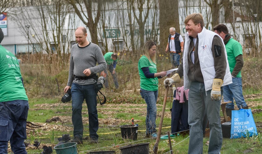 Koningspaar bij NLdoet Buurttuin