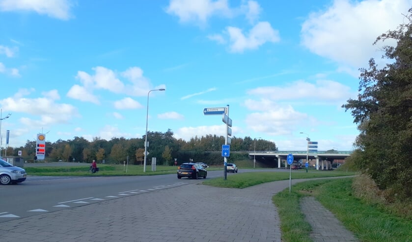 De rotonde is beoogd bij de aansluiting van de A58 op de Ritthemsestraat (N662).