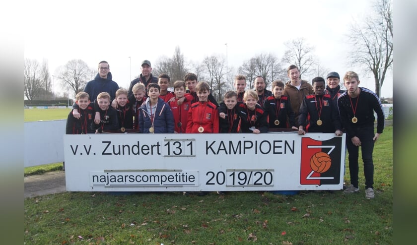 Zundert JO13-1 won 8 van de 10 wedstrijden en werd hiermee najaar kampioen. Van harte gefeliciteerd spelers en staf met deze knappe prestatie!
