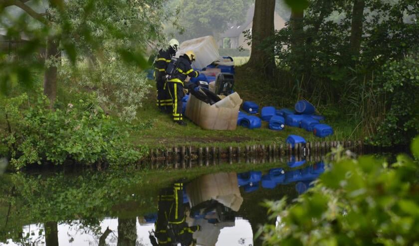 Gevonden vaten met drugsafval.
