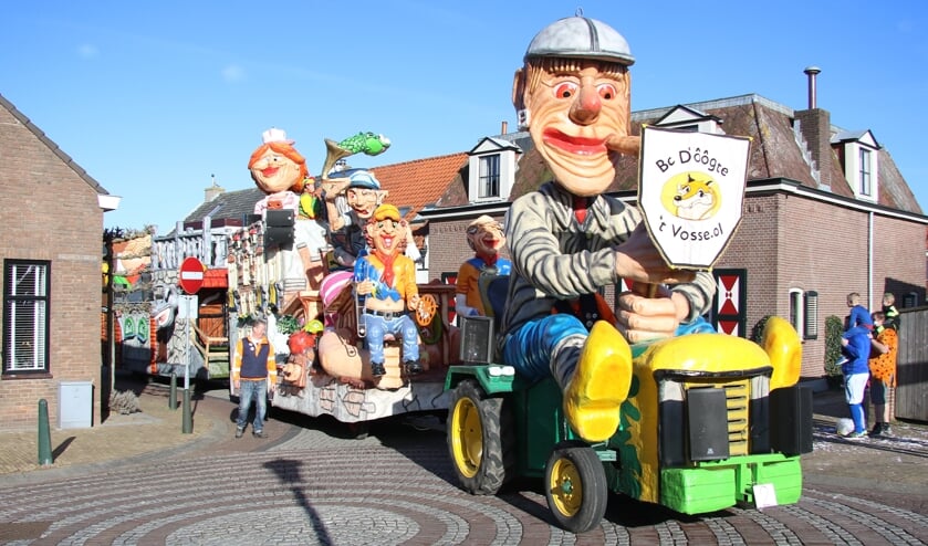 Beeld van de carnavalsoptocht vorig jaar in ’t Vosse-ol.