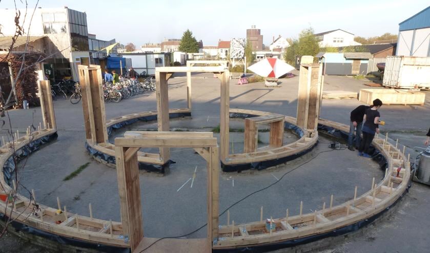 De bouw van het Houtje Touwtje Strogebouwtje.