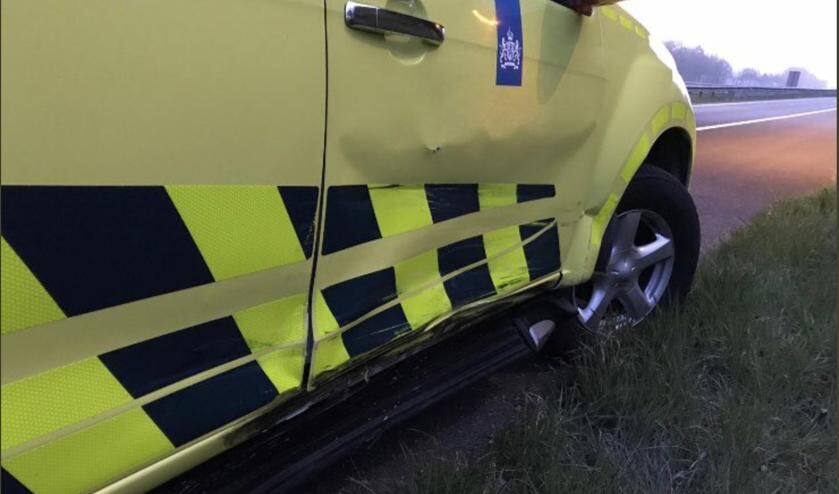 Auto Rijdt Busje Van Rijkswaterstaat Aan Op A58