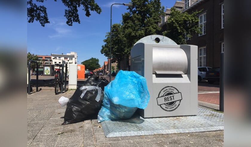 Een restafvalcontainer bij het Dr Jan Ingen Houszplein.