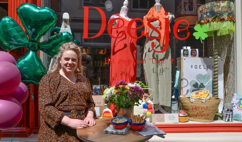 Isabelle Holster bij de opening van haar winkel Deesje