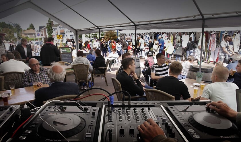 Voor de drukbezochte Lentefeesten is het nog te vroeg, maar het wordt steeds drukker in het winkelcentrum van Hoogerheide.