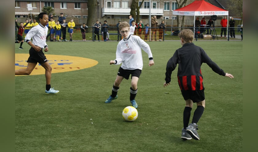 Een 6-6 wedstrijd op het Cruijff Court in 2016.