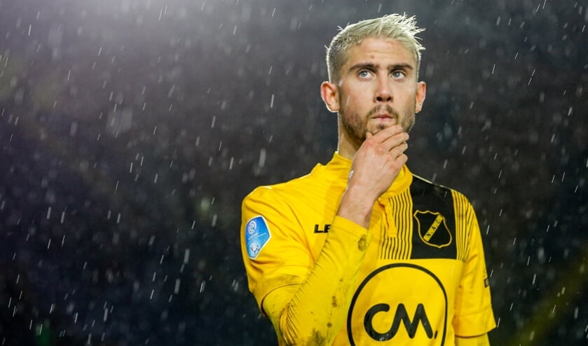 CM staat al voor het vierde jaar op het shirt bij NAC.
