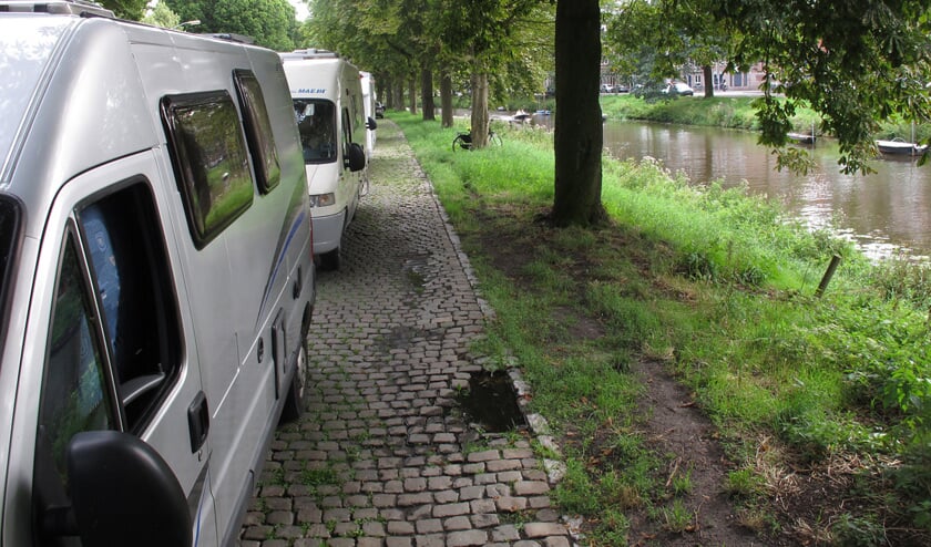Campers aan de Nijverheidssingel.