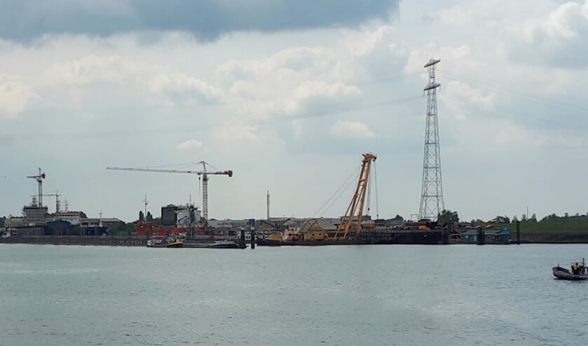 De loswal van het Kanaal door Zuid-Beveland bij Hansweert en Schore.