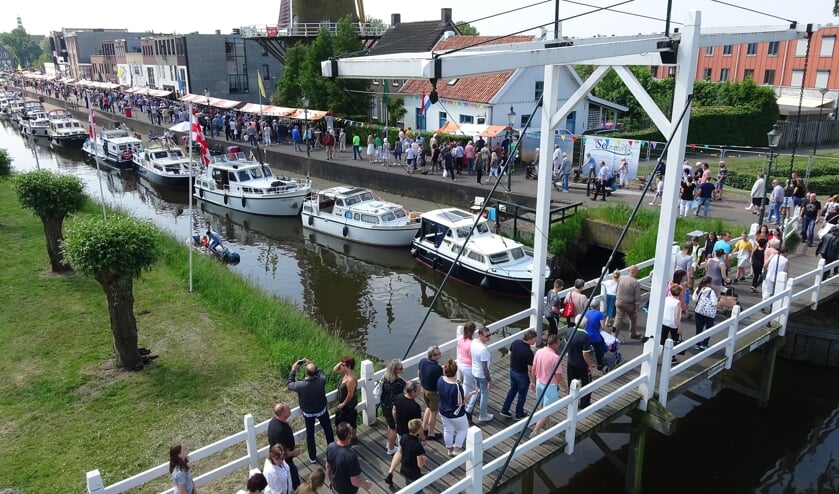 Gezellige drukte op de Leurse Havenfeesten.
