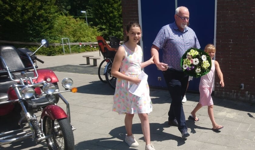 De directeur kwam aan achterop een trike. FOTO JACOLINE DE BOER