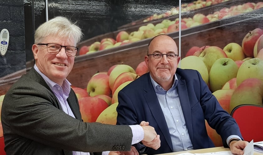 Maarten Sas (l) en Peter Bevers, de bestuurders van respectievelijk RWS en R&B Wonen.