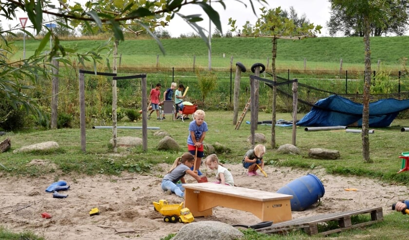 <p>VakantiemiX</p>