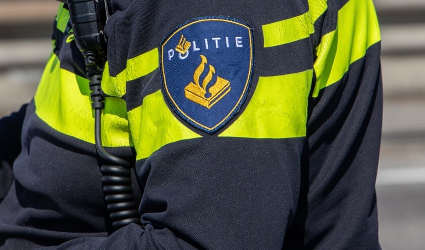 De jongens staan op camerabeelden.