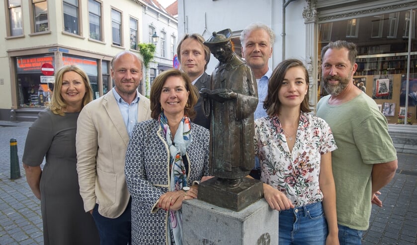 Heilige Ivo met de vakjury en voorzitter Lawstreet Breda, met v.l.n.r. Marjon Habets, advocaat, Meester in samen Scheiden, voorzitter Lawstreet Breda, Ivo Leenders (VOI advocaten), Isabelle van Waesberge, projectleider Lawstreet Breda. Paul Hylarides (Arnold & Sietsma), Arjen Janssen (Art Director F