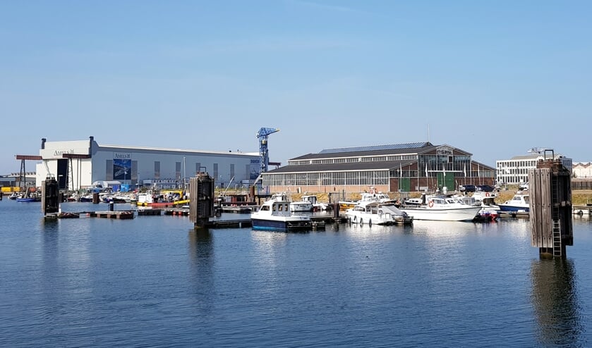 <p>De westelijke landtong van de Binnenhaven krijgen straatnamen Klipperkade, Bark en Brik.</p>