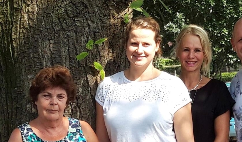 Liesbeth Martens, Jet van Es, Anja Rommens en Richard Franken vormen de vaste gezichten van Het Punt.