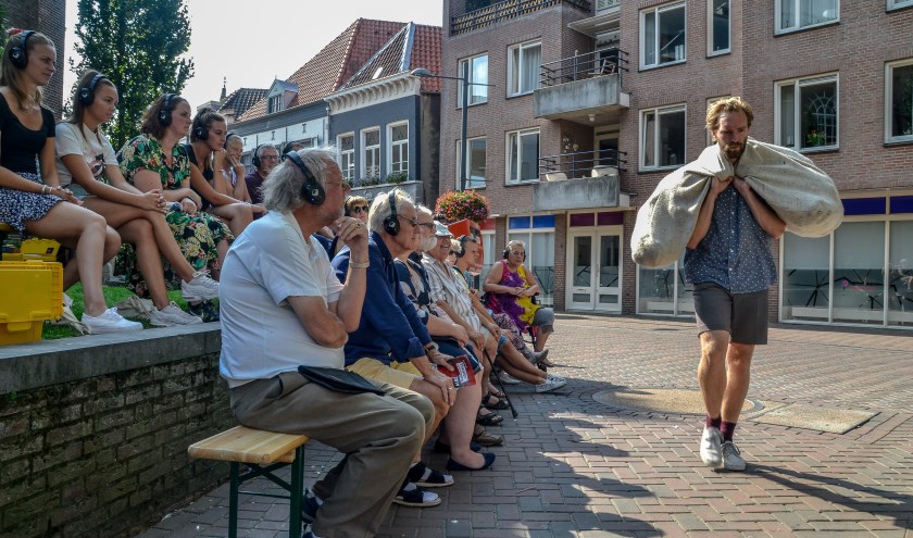 Lotte Boonstra maakte één ding heel duidelijk: Alle mensen dragen wel iets met zich mee