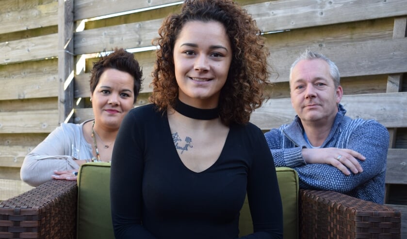 Romy van Dongen met op de achtergrond haar ouders.