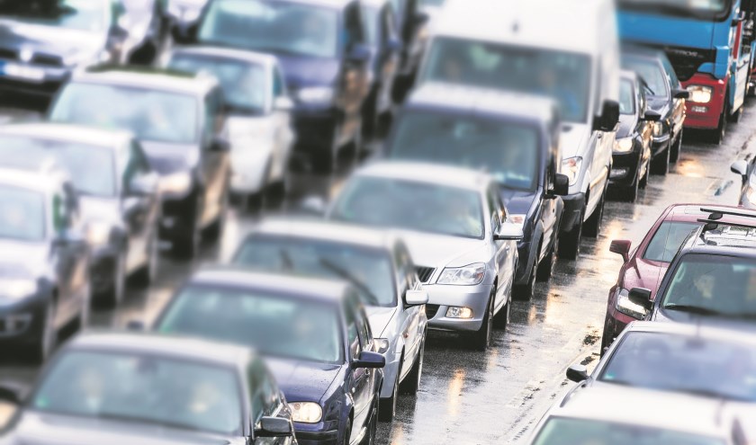 autos file snelweg vol_282684260.jpg