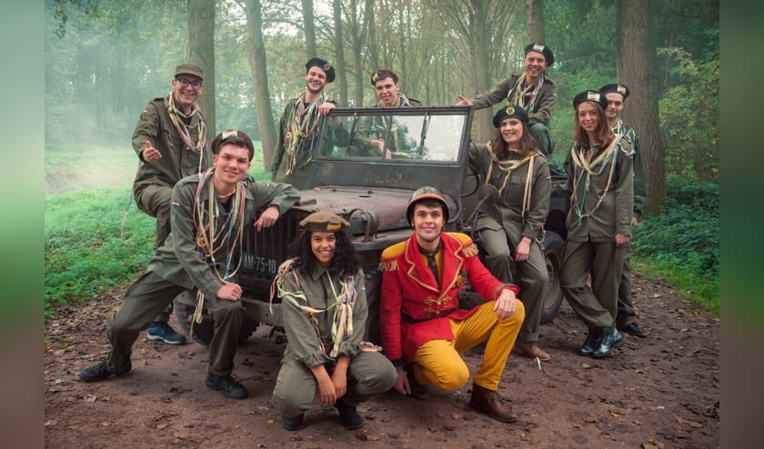 Chef Soldaat en het Leutige Leger bij de legerjeep