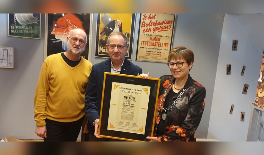 <p>De uitreiking van de Koppermaandagprent in 2020. </p>