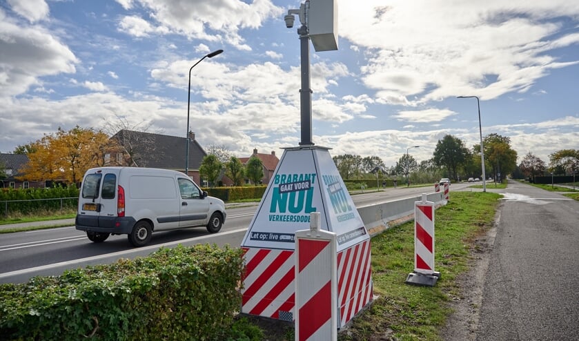 <p>Een mobiele flitspaal, Brabant gaat voor nul verkeersdoden,</p>