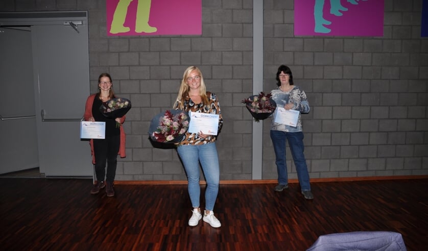 <p>De jubilarissen, v.l.n.r. Martiene Boogaard, Jirsca Vroegop en Conny Lindhoud.</p>