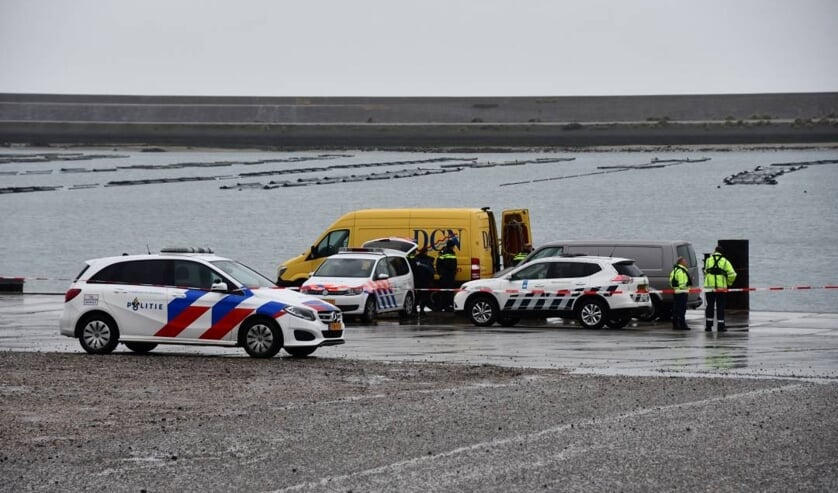 Gezonken auto met mogelijk slachtoffers ontdekt bij Neeltje Jans