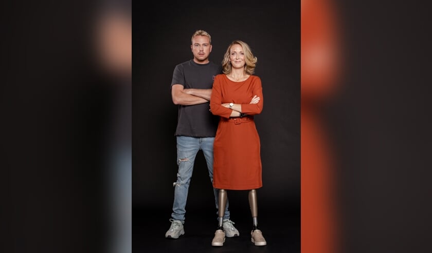 <p>Marleen Nieuwkamer met presentator Jamai. FOTO HELENE WIESENHAAN</p>