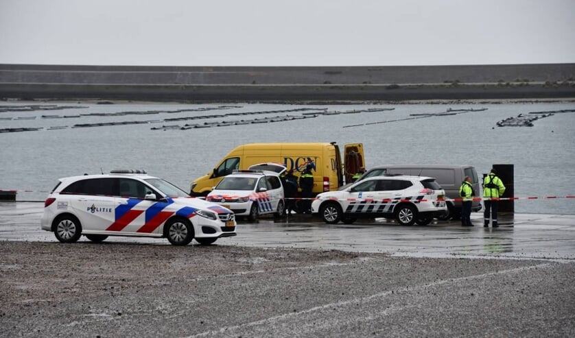 Politie bevestigt: menselijke resten in gevonden auto op werkeiland Neeltje Jans