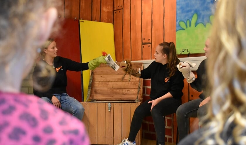 Vriendjes Dorus Draak, Appie Aap en Kiki Konijn vertellen de Teddyberen (4 jaar t/m groep 3) wat zij die zaterdagmiddag gaan doen.