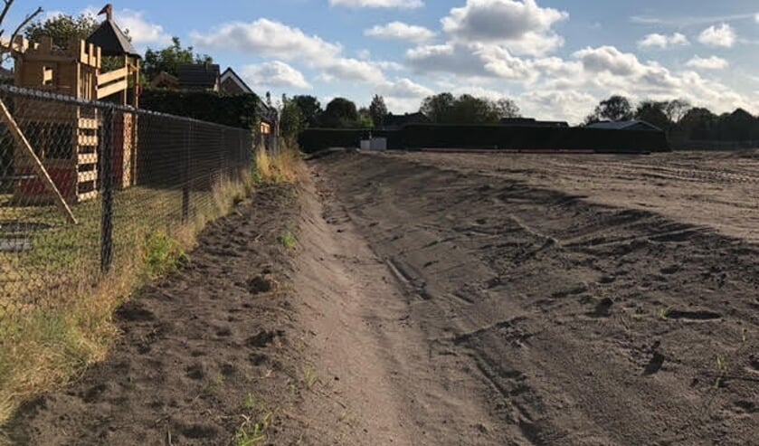 <p>De achtertuinen liggen een meter lager dan het maaiveld. </p>